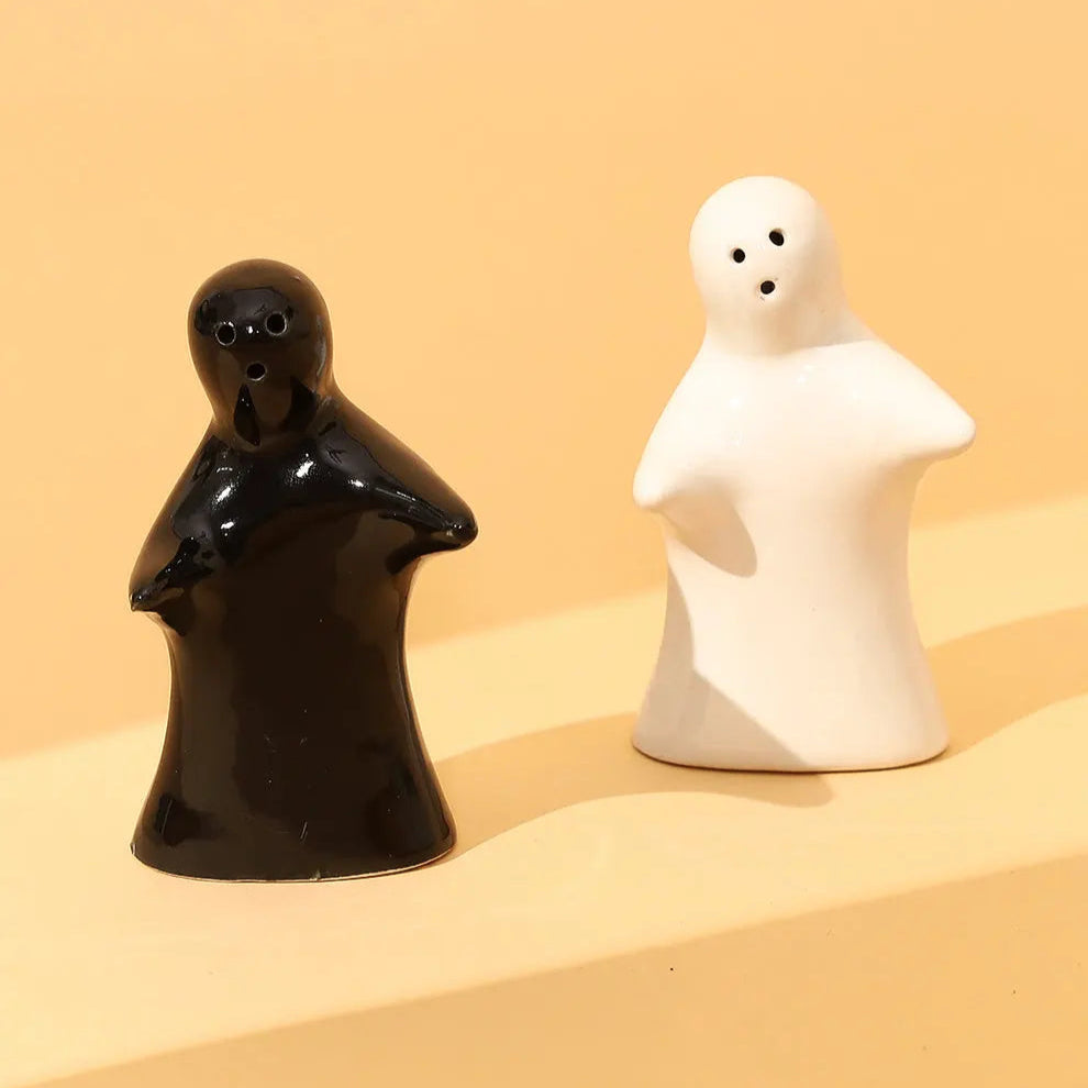 Hugging Salt & Pepper Set