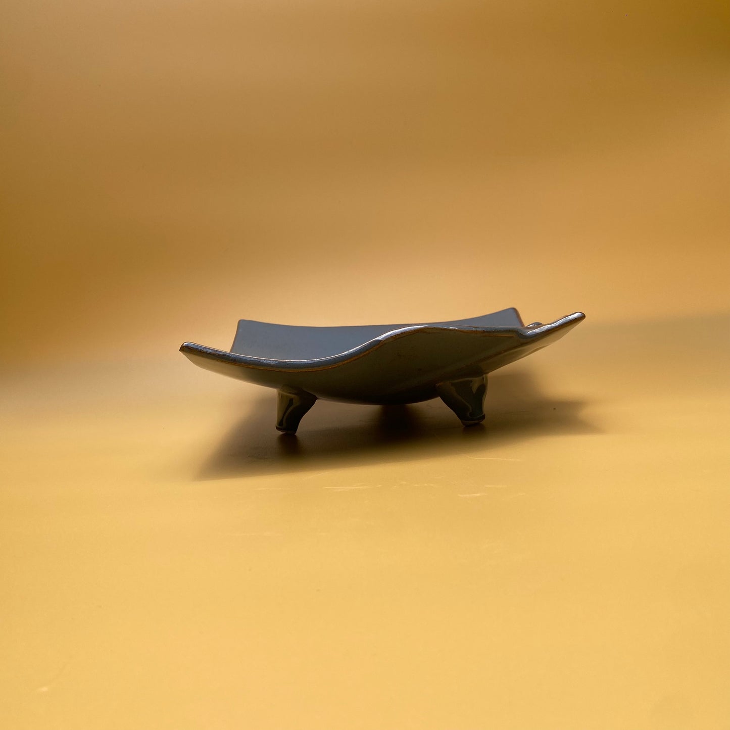 ARTECLAY Hand-Crafted Button Edge Footed Platter✨