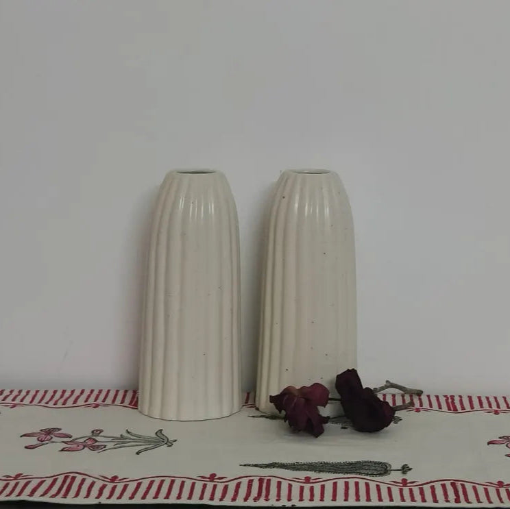 Tall Ribbed Flower Vase (ht 20cm)