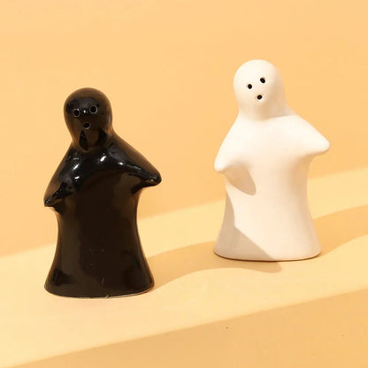 Hugging Salt & Pepper Set