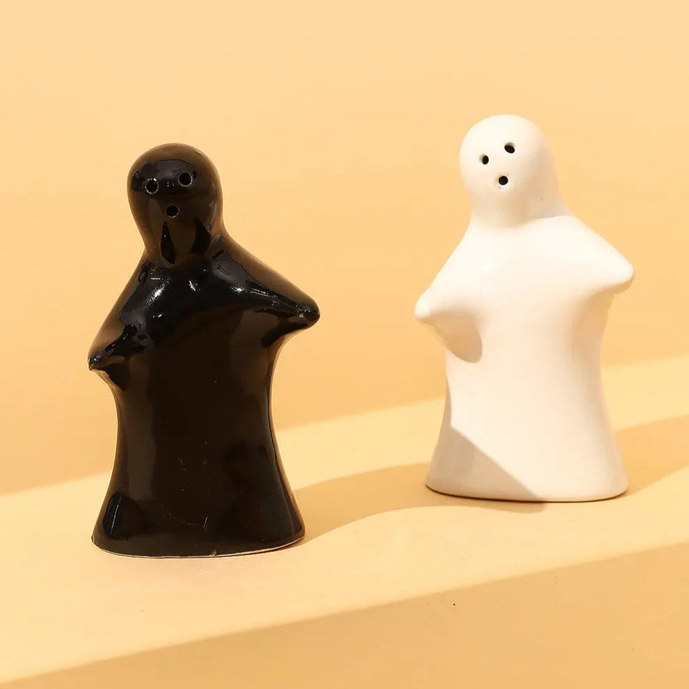 Hugging Salt & Pepper Set