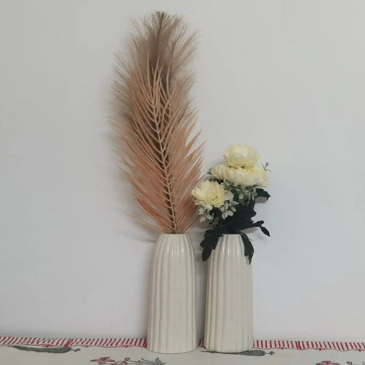 Tall Ribbed Flower Vase (ht 20cm)